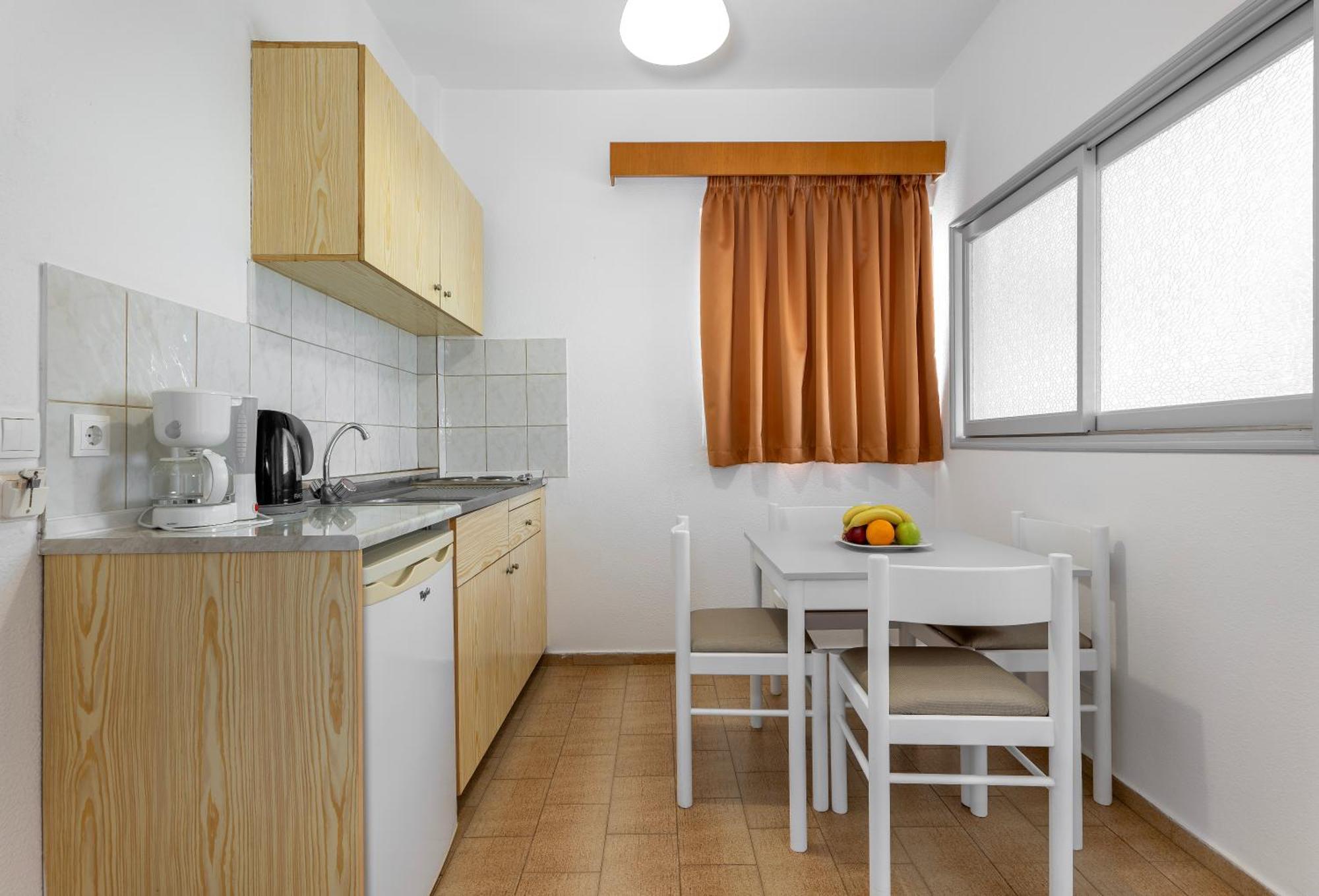 إياليسوس Anixis Hotel & Apartments المظهر الخارجي الصورة