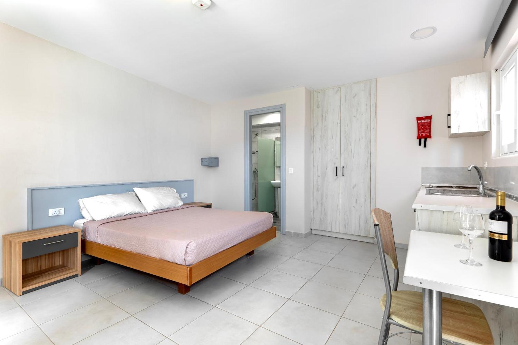 إياليسوس Anixis Hotel & Apartments المظهر الخارجي الصورة